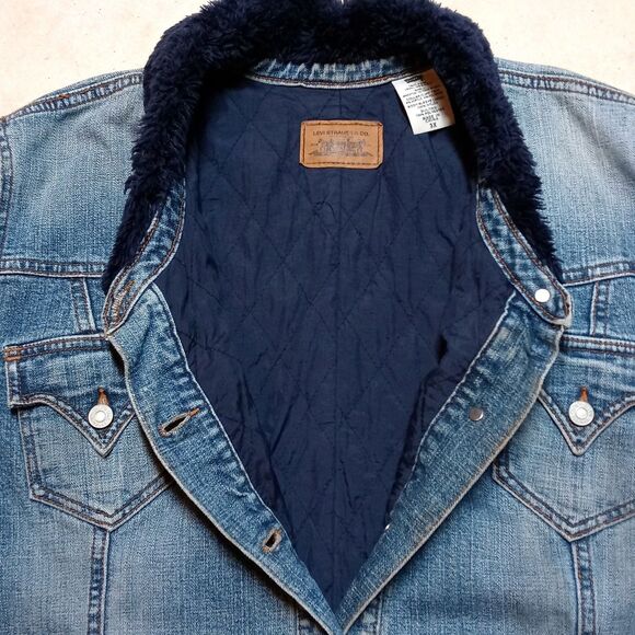 Levi's Trucker Jacket Women's Size 3X Faux Fur Collar Cuffs Quilt Lined Jean - Picture 3 of 15